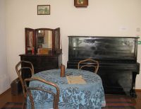 Экспозиция «Интерьер городской квартиры сер. XX в.», фото 2013 г.